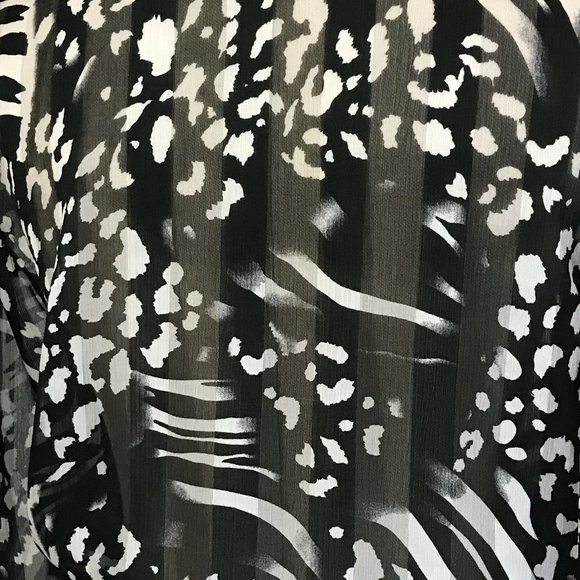 Massy - Black & White Sheer Animal Print Top - 3/25$ - Picture 6 of 7